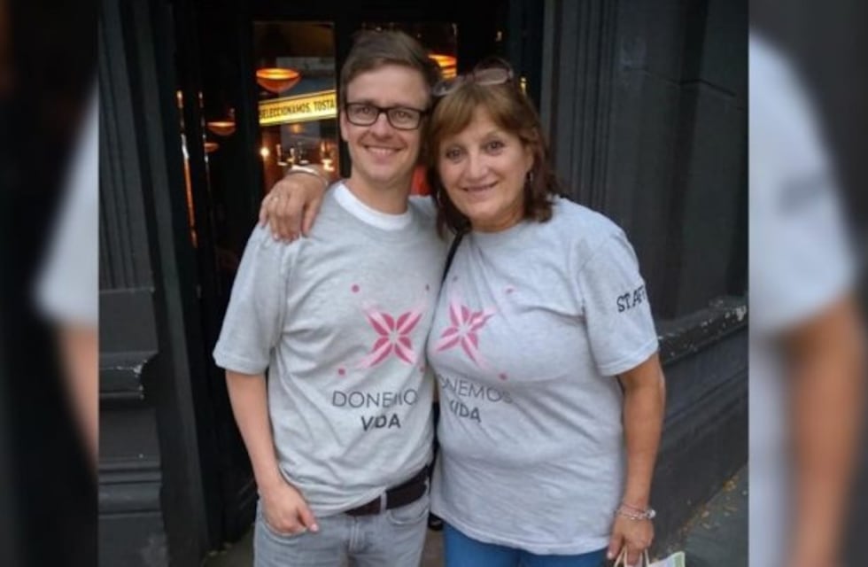 Emocionante: conoció al joven que le salvó la vida al donarle sus células madres