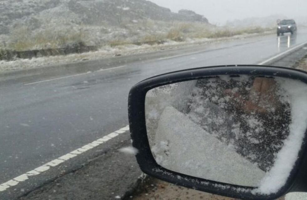 Cortan el Camino de las Altas Cumbres por caída de granizo y nieve