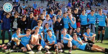 La Novena Pirata venció a Talleres por 2-1 en el Kempes y jugará la final con San Lorenzo\u002E