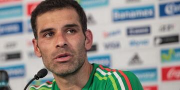 MX01\u002E CIUDAD DE MÉXICO (MÉXICO), 24/05/2016\u002E- El jugador de la selección mexicana de fútbol, Rafael Márquez, participa hoy, martes 24 de mayo de 2016, de una rueda de prensa en el Centro de Alto Rendimiento en Ciudad de México (México)\u002E EFE/SÁSHENKA GUTIÉRREZ mexico Rafael Marquez futbolista jugador de la seleccion mexico futbol conferencia de prensa
