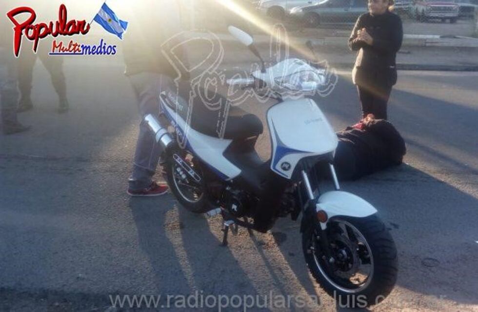 Iba en moto y se accidentó al chocar a un perro