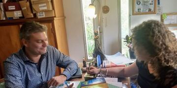 Firma de convenio entre la jefa comunal de Villa La Bolsa y Geocycle