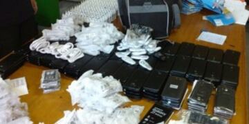 Intentaron ingresar la mercadería oculta en un colectivo que venía sin pasajeros\u002E Dos choferes chilenos quedaron detenidos\u002E