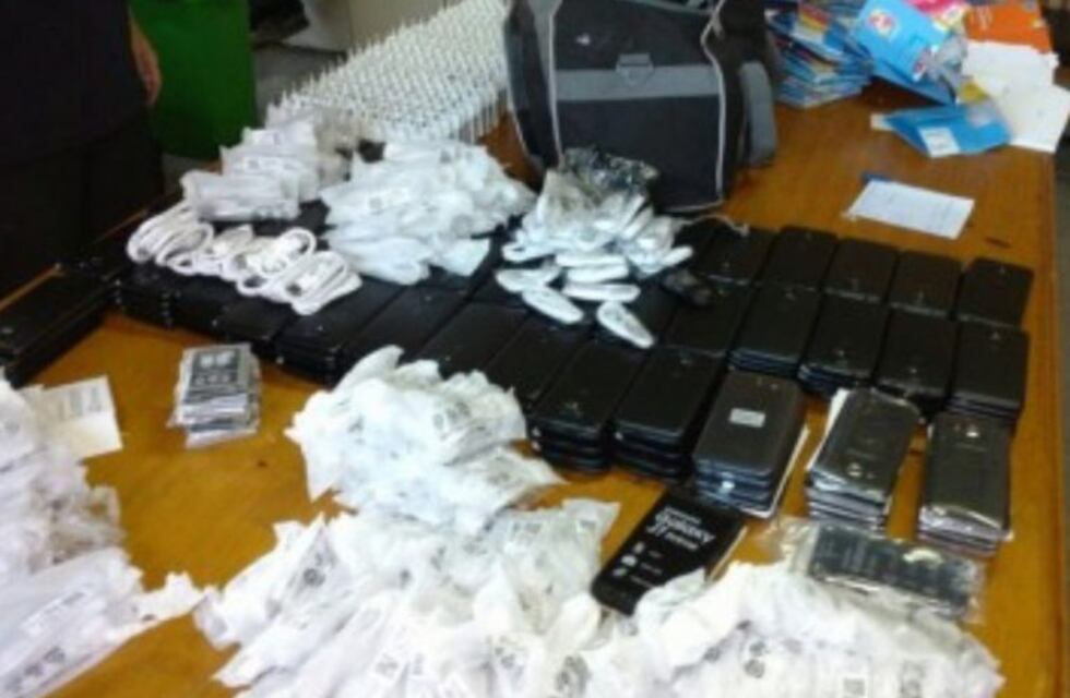 Duro golpe al contrabando, traían $4 millones en celulares ocultos en un micro