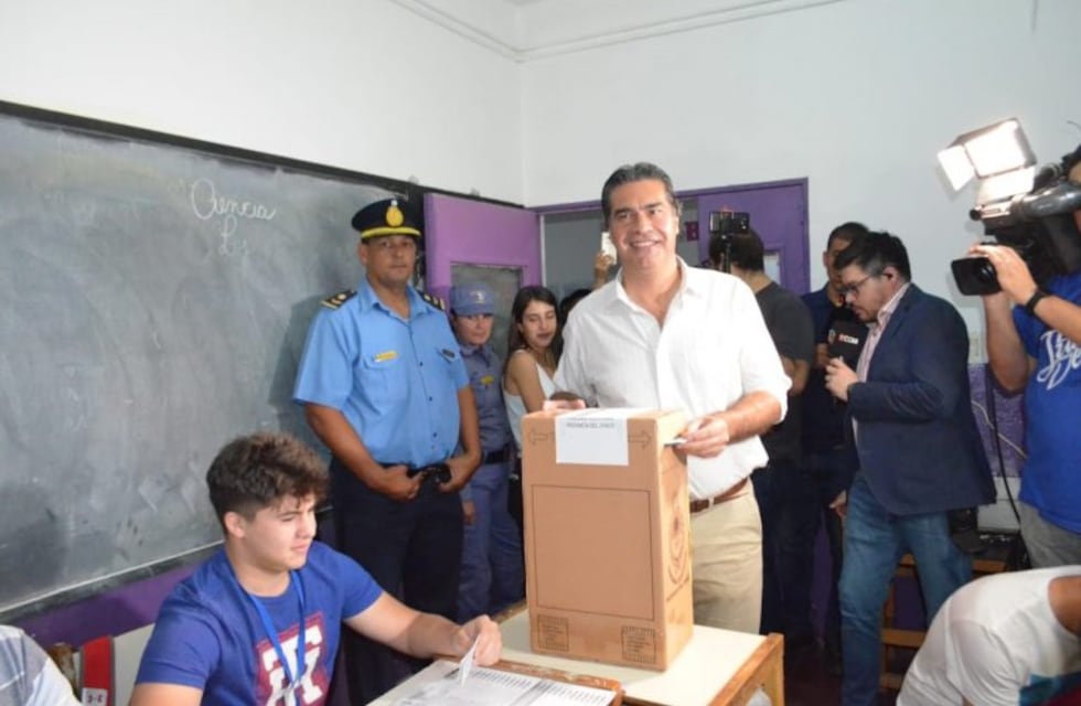 Votó Capitanich a primera hora y auguró "una jornada de éxito para todos"