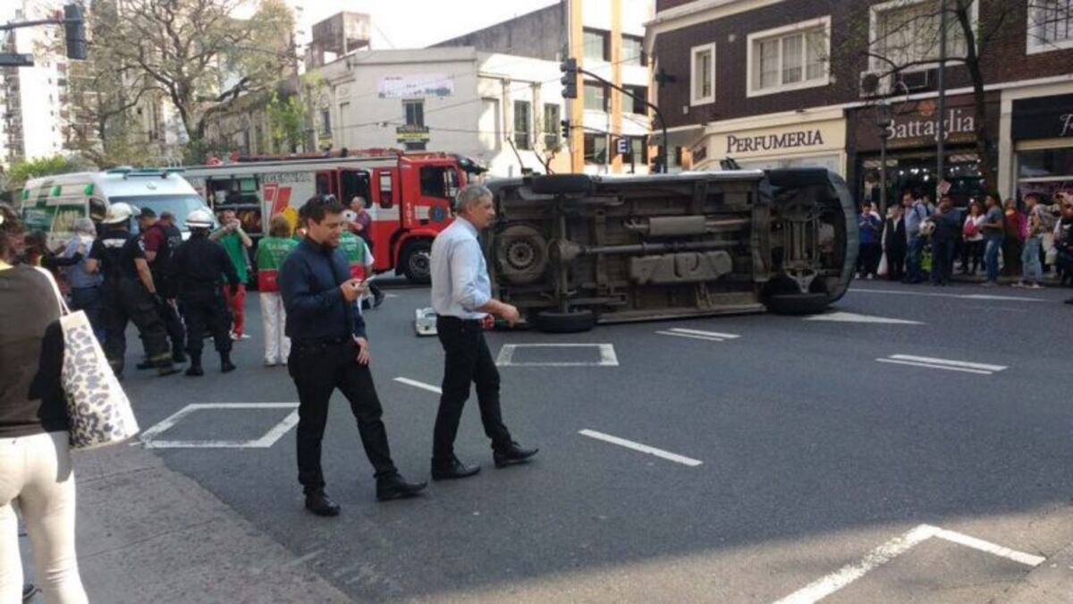 Ambulancia chocó contra un auto en Congreso\u002E