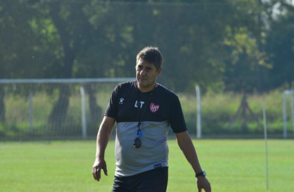 “Teté” Quiroz dejó de ser el técnico de Instituto