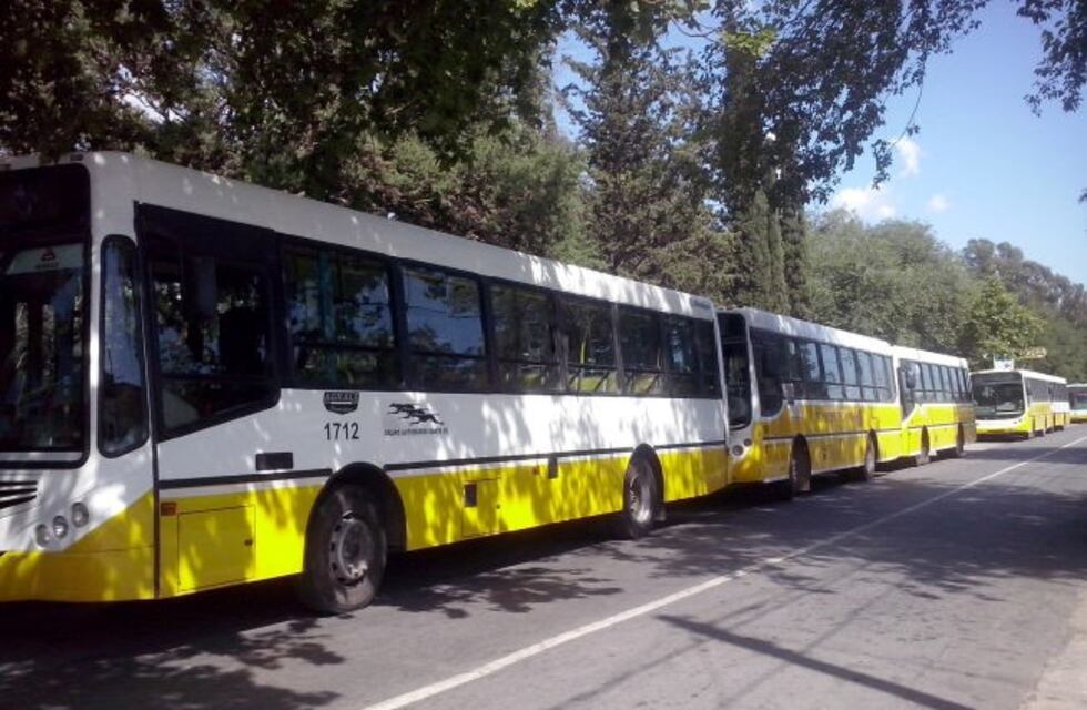 Los choferes del transporte urbano de Carlos Paz quieren volver a trabajar