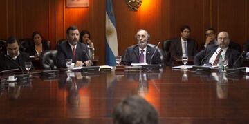 18 04 2017 EL CAMARISTA EDUARDO FREILER acusado de enriquecimiento por bruscos desajustes aritmeticos entre el nivel de sus ingresos, la imponente escala de su patrimonio y el pru00f3digo patru00f3n de gastos que el doctor viene exhibiendo en los u00faltimos cinco au00f1os DYN204, BUENOS AIRES, 18/04/2017, EL CAMARISTA FEDERAL EDUARDO FREILER. PRESENTu00d3 SU DESCARGO ANTE EL CONSEJO DE LA MAGISTRATURA EN EL MARCO DE UN PROCESO DE JUICIO POLu00cdTICO POR PRESUNTO MAL DESEMPEu00d1O. FOTO:DYN/ALBERTO RAGGIO. buenos aires acusado mal desempeu00f1o de sus funciones y llamativo crecimiento patrimonial presentacion en la comision de disciplina consejo magistratura camarista declaracion defensa