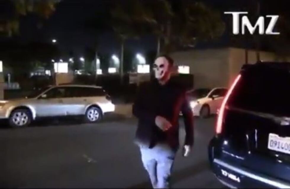 Borracho y con una careta: el video de Ben Affleck que generó preocupación entre sus fans