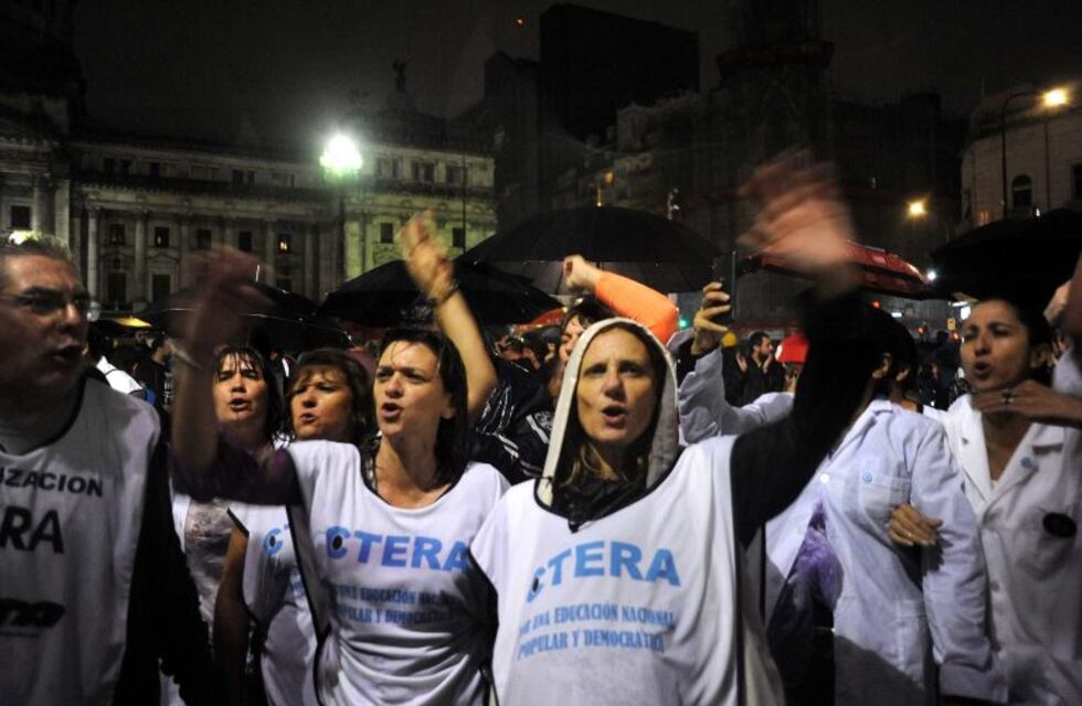Qué dijo el Gobierno porteño sobre el desalojo de los gremialistas docentes