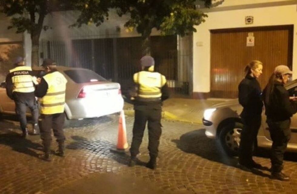 Prefecto manejaba borracho, evadió un control y terminó chocando a un motociclista