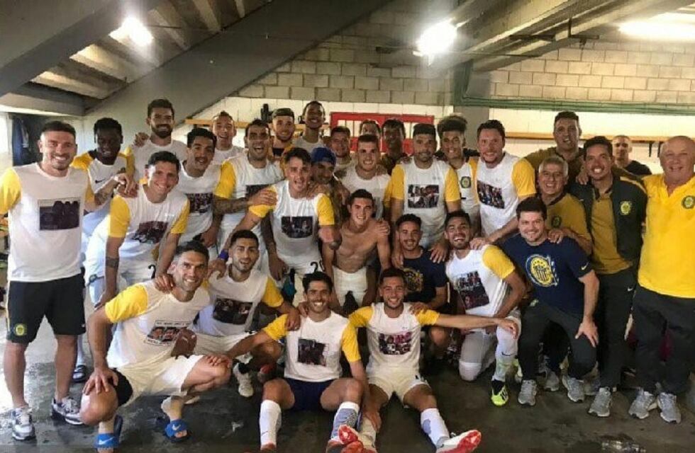 El festejo del equipo canalla por dentro luego de derrotar a Newell's
