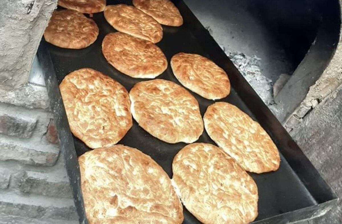 Es tradicional cocinar las semitas en hornos de barro\u002E