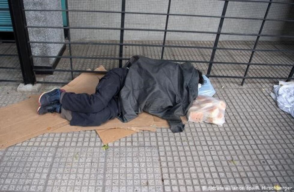 Dictan prisión preventiva en Neuquén a un indigente que dormía en el patio de una casa