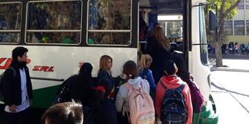 La gente estalló en las redes porque los empresarios de colectivos no cobraban escolar durante el receso invernal\u002E