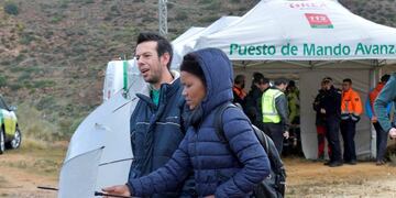 Fotografía de archivo del 01/03/2018 de Ángel Cruz (i), padre del niño desaparecido en Níjar, y su pareja Ana Julia Quezada, durante el segundo dia de busqueda del pequeño Gabriel\u002E Las fuerzas de seguridad han encontrado en el maletero de Ana Julia el cadáver de Gabriel Cruz, el niño de 8 años desaparecido el 27 de febrero en Las Hortichuelas, en Níjar (Almería),