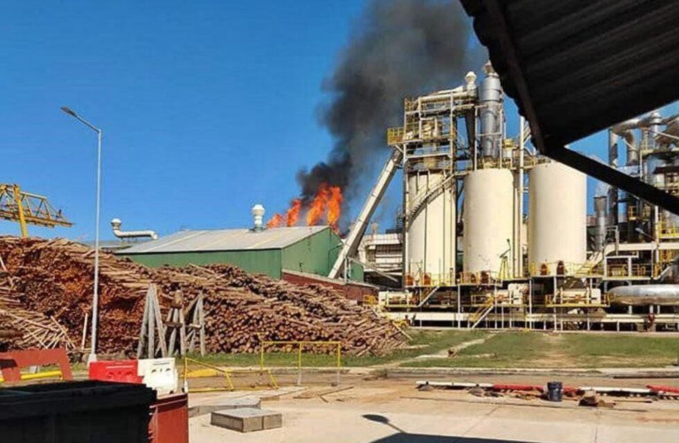 Incendio en una fábrica del parque industrial