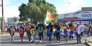 Marcha de colectivo LGTBIQ en Caleta Olivia