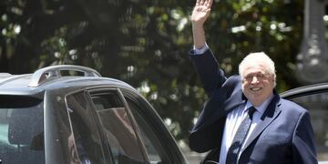 Argentina's Health Minister Gines Gonzalez Garcia waves outside the Casa Rosada in Buenos Aires on December 12, 2019\u002E (Photo by JUAN MABROMATA / AFP)