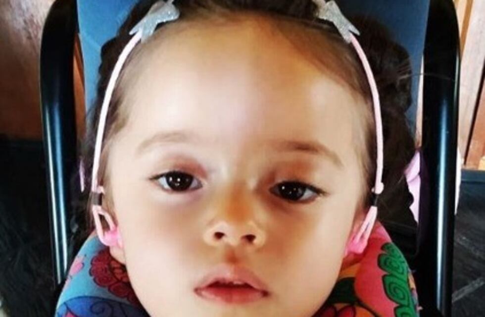 Piden ayuda para una niña que vive en Mar del Plata y nació con una enfermedad sin cura