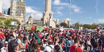Nueva protyesta en el Monumento de instituciones que trabajan con discapacitados\u002E (Radio SI)