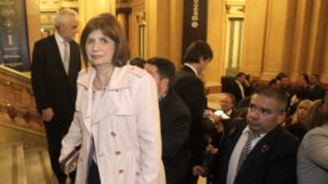 mini davosrnrnDYN213, BUENOS AIRES 12/09/2016, SE REALIZA ESTA NOCHE EN EL TEATRO COLu00d3N LA JORNADA INAUGURAL CON RECEPCIu00d3N A LOS INVITADOS Y PARTICIPANTES DEL FORO DE INVERSIu00d3N Y NEGOCIOS ARGENTINA 2016, QUE SE DESARROLLARu00c1 HASTA EL JUEVES EN EL CENTRO CU