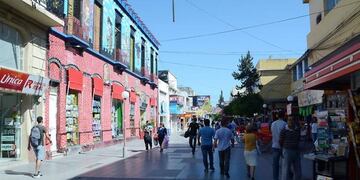 Se ve poco movimiento en el centro de Santiago y los comercios no están vendiendo prácticamente nada\u002E