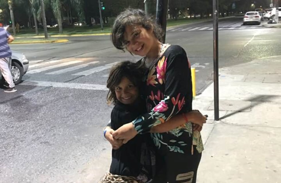 Dos hermanitas conmovieron a los platenses tras una publicación pidiendo donaciones