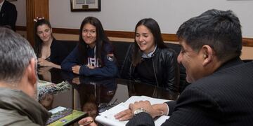 Equipo de Rugby femenino junto a Juan Carlos Arcando