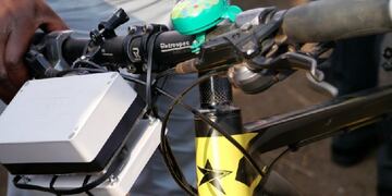 En bicicleta, durante los meses de setiembre y octubre, 10 equipos sean entregados a estudiantes voluntarios de la UTN FR Mendoza, que medirán la calidad del aire\u002E