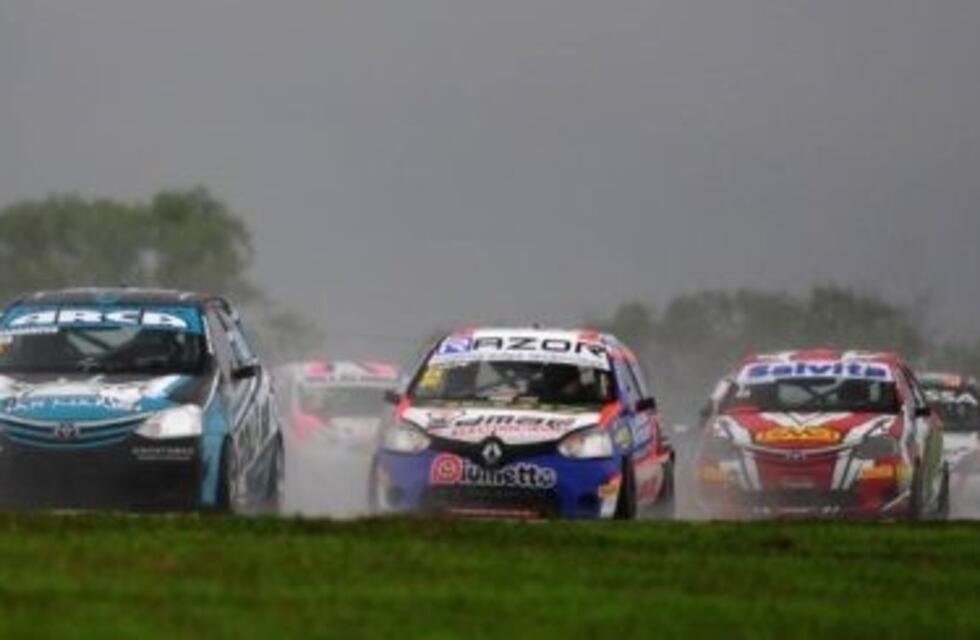 Martín Badaracco a medio punto del líder en Turismo Pista Clase 3