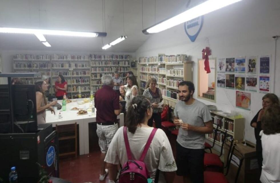 Villa Allende: presentación del libro "Infancias enREDedadas"
