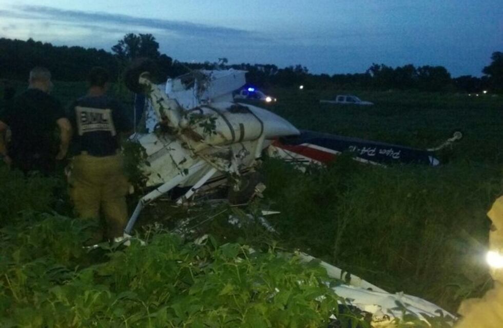 Un piloto de 30 años sobrevivió a la caída de su avioneta mientras fumigaba un campo de Oliveros