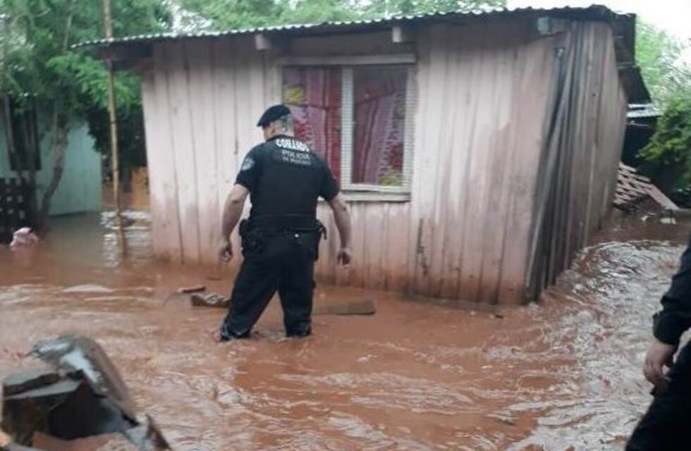 Reubicarán a familias afectadas por el temporal de Posadas