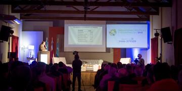Perspectivas Políticas y Económicas\nCrédito: Centro Defensa Comercial