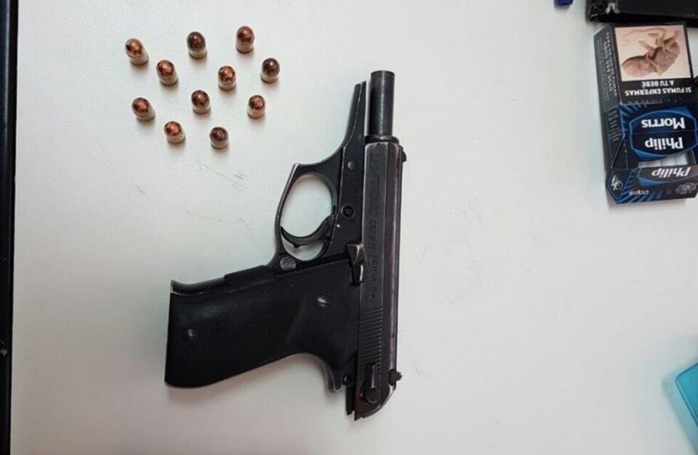 Detuvieron a falso policía armado que custodiaba un supermercado