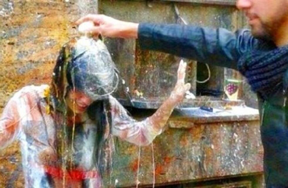 Festejaba su recibida en la plaza y terminó detenida