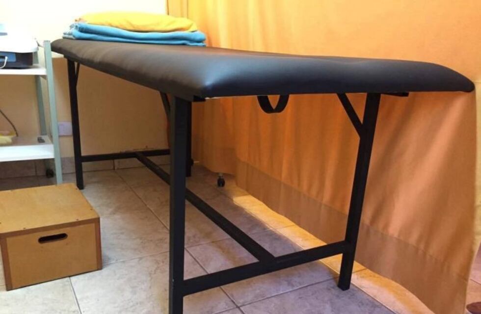 Un hombre se ofreció a hacer camillas para el hospital de Bariloche