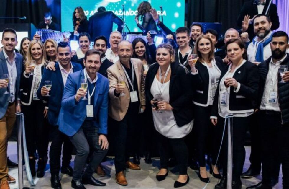 Celebran 20 años con la inauguración de un edificio corporativo