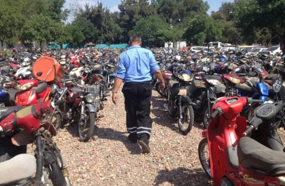 Rematan dos autos y 28 motos en Godoy Cruz