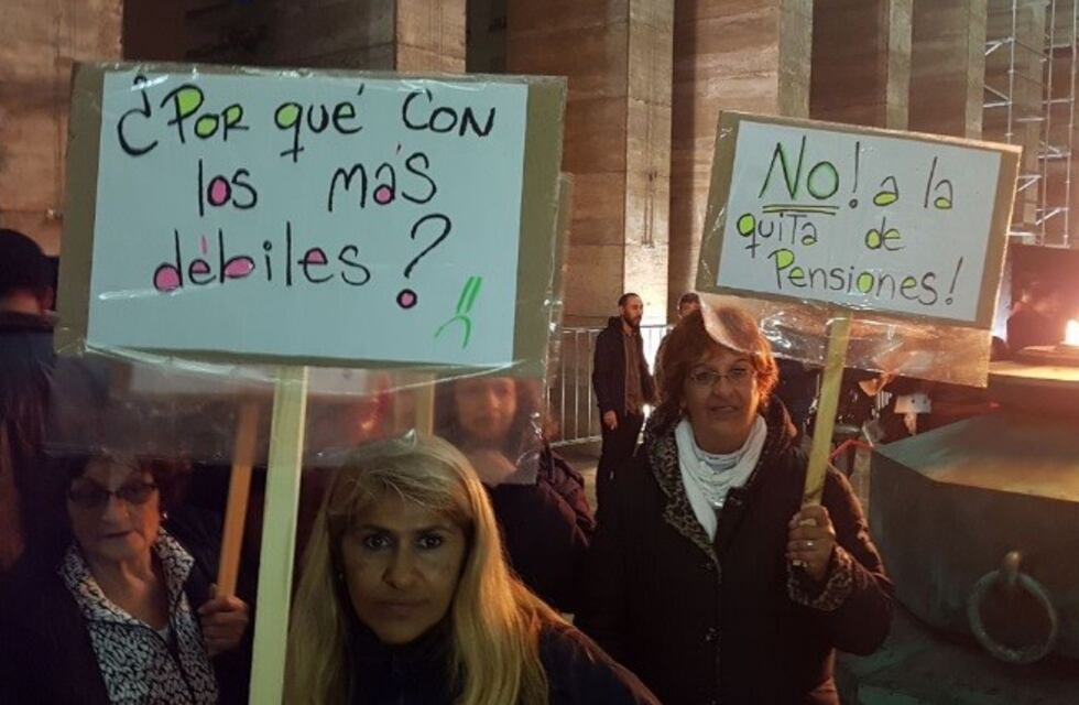 Pese a la marcha atrás del Gobierno, Rosario se movilizó contra el recorte de pensiones por discapacidad