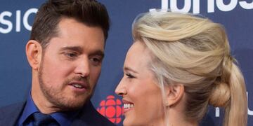 Michael Buble y Luisana Lopilato, en la alfombra roja de los Premios Juno\u002E (Darryl Dyck/The Canadian Press via AP)