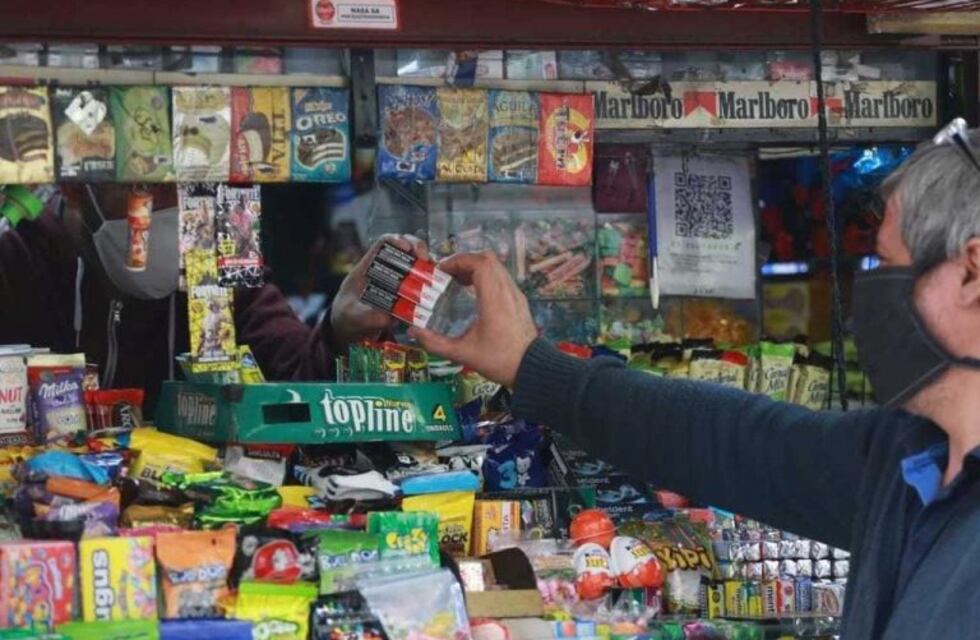 Kiosqueros rechazan que les prohíban exhibir cigarrillos