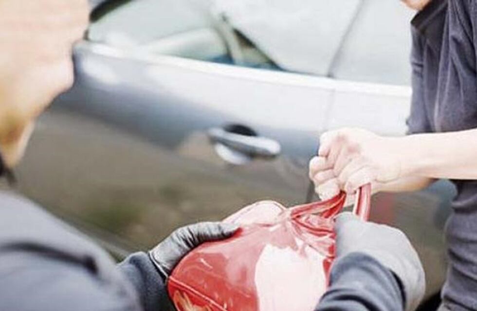 Una jubilada fue a cobrar y la asaltaron en pleno centro puntano