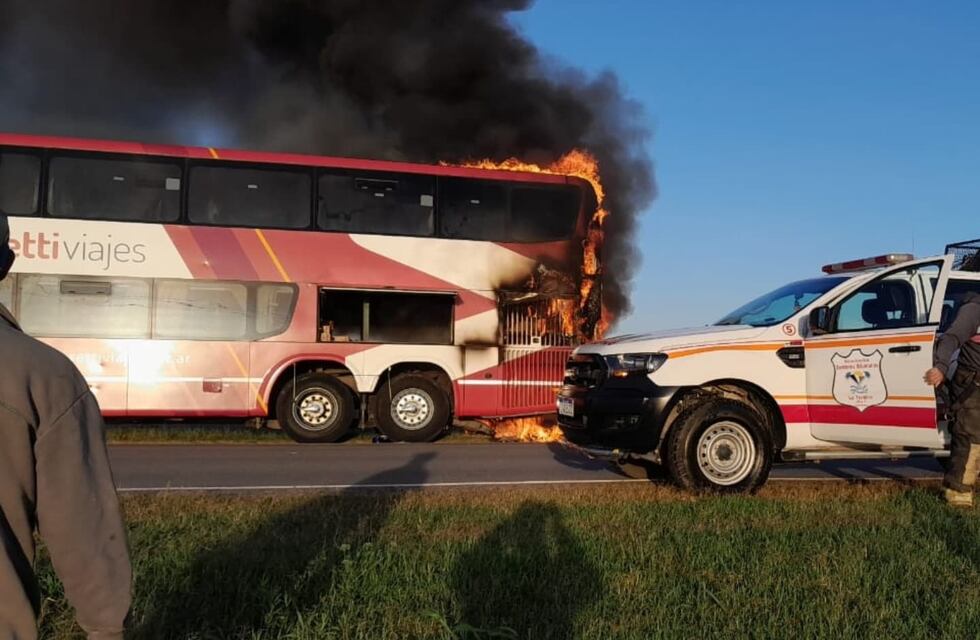 La Tordilla: se incendió un colectivo y lograron hacer descender a los niños que viajaban a Carlos Paz