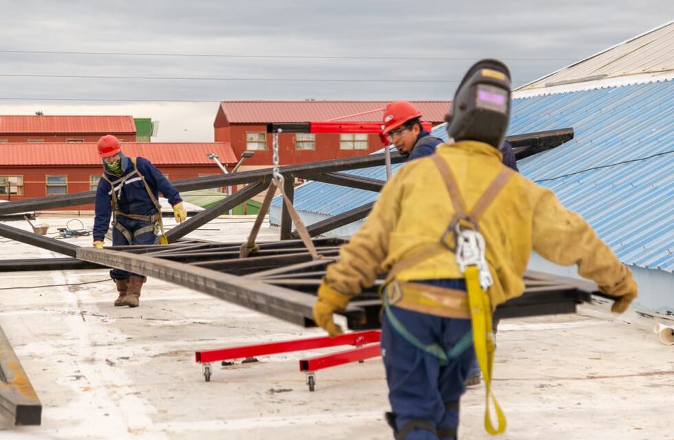 Río Grande: finalizaron la renovación del techo del colegio Polivalente de Arte