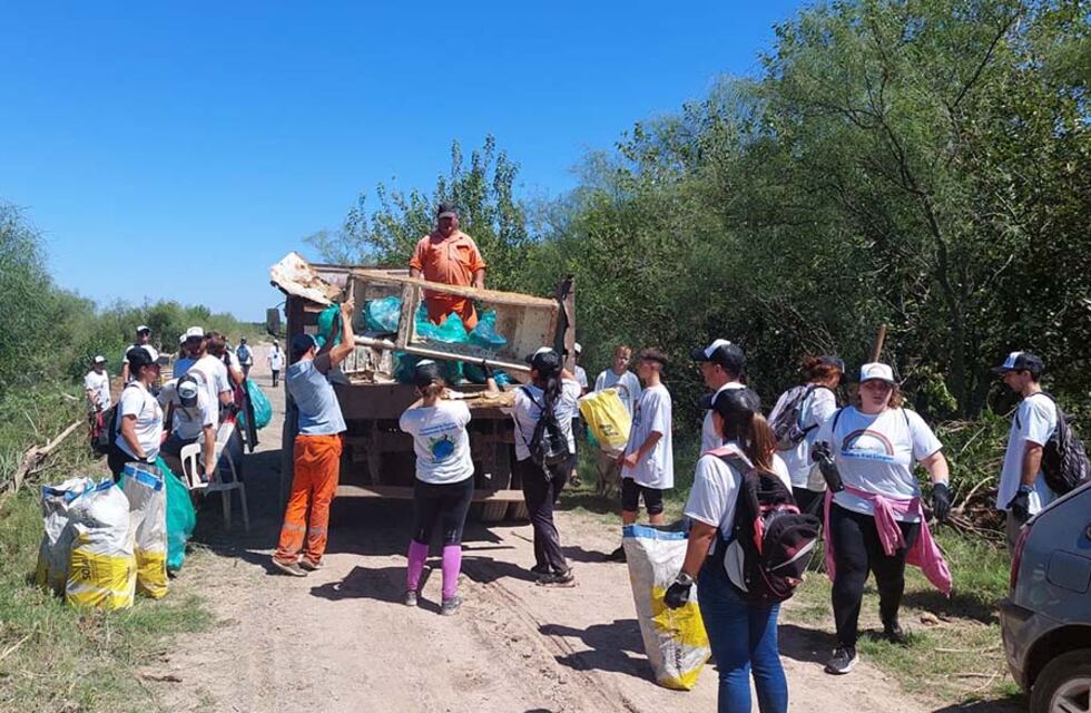 Voluntarios rafaelinos limpiaron un sector de Las Prusianas