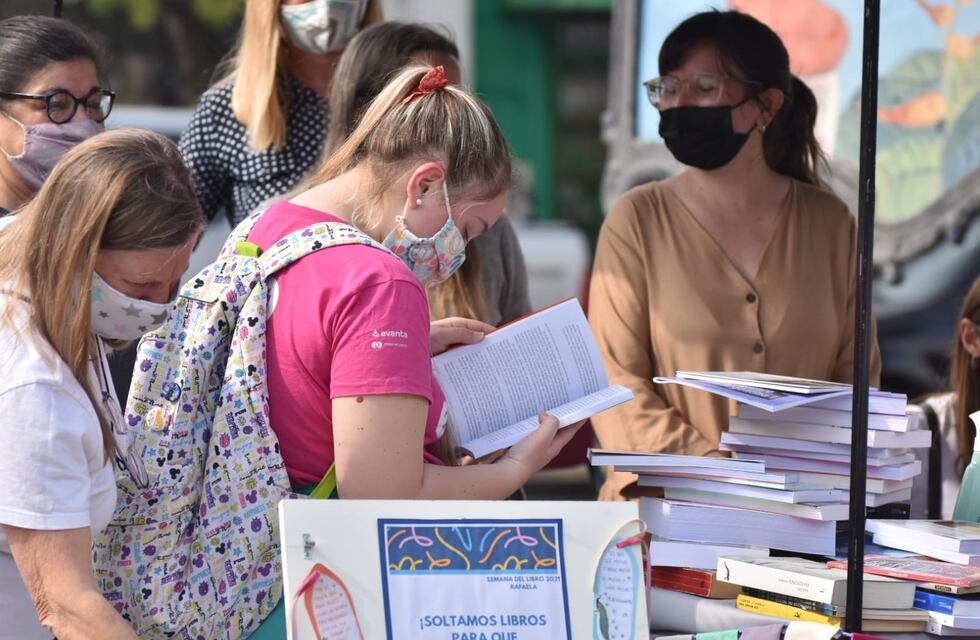 Inició la Semana del libro bajo la consigna “Los libros salen a la calle”
