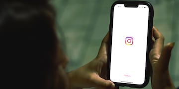Celular con la pantalla de Instagram. (Pexels)
